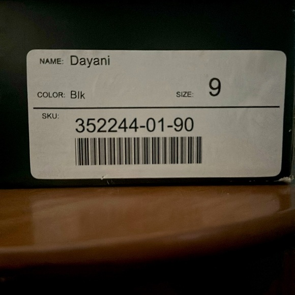 JustFab Dayani black & gold heels. Size 9. - Picture 4 of 4